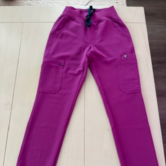 Figs Set Bright Fuchsia  Catarina One-Pocket Top, Yola High Waisted Skinny XXSP - Picture 2 of 4